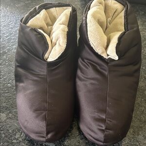 Slippers Bootie Style Microfiber/Micro Fleece 
Size M/L Brown/Tan Like New